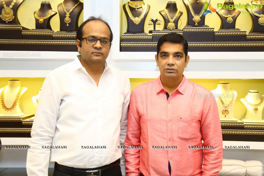 Sudeepa Singh inaugurates Shubham Jewellers at Kothari Chambers, Tarnaka, Secunderabad