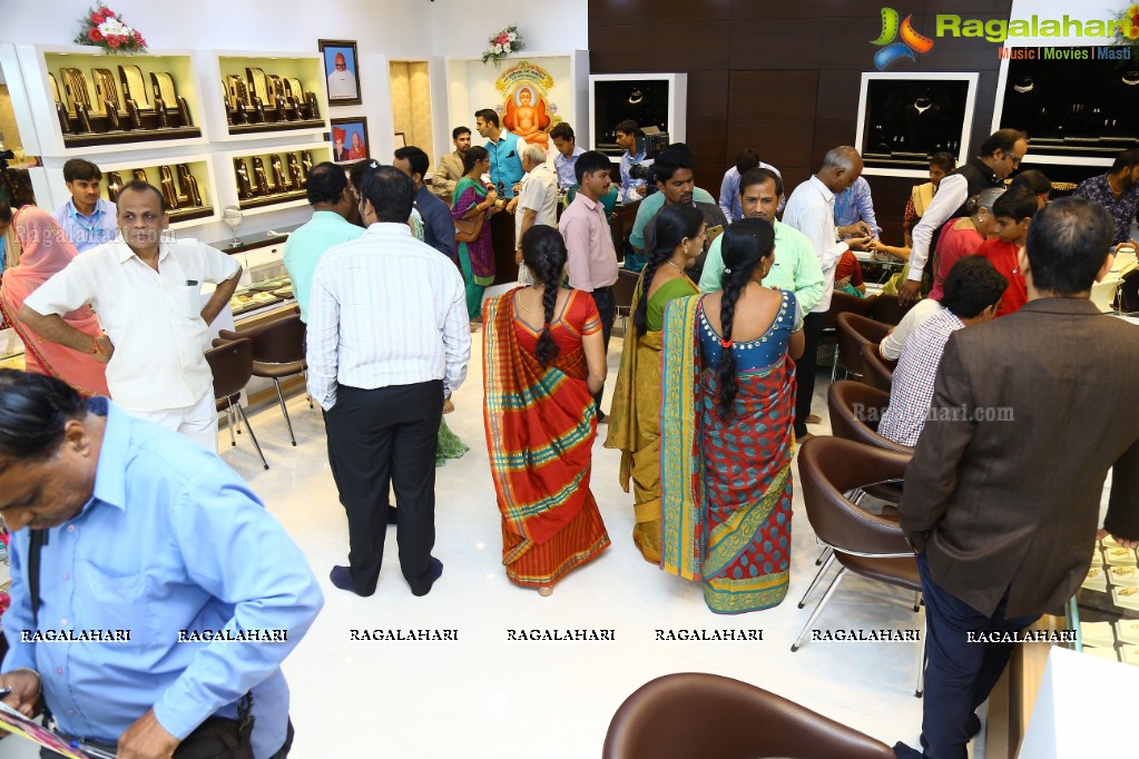 Sudeepa Singh inaugurates Shubham Jewellers at Kothari Chambers, Tarnaka, Secunderabad