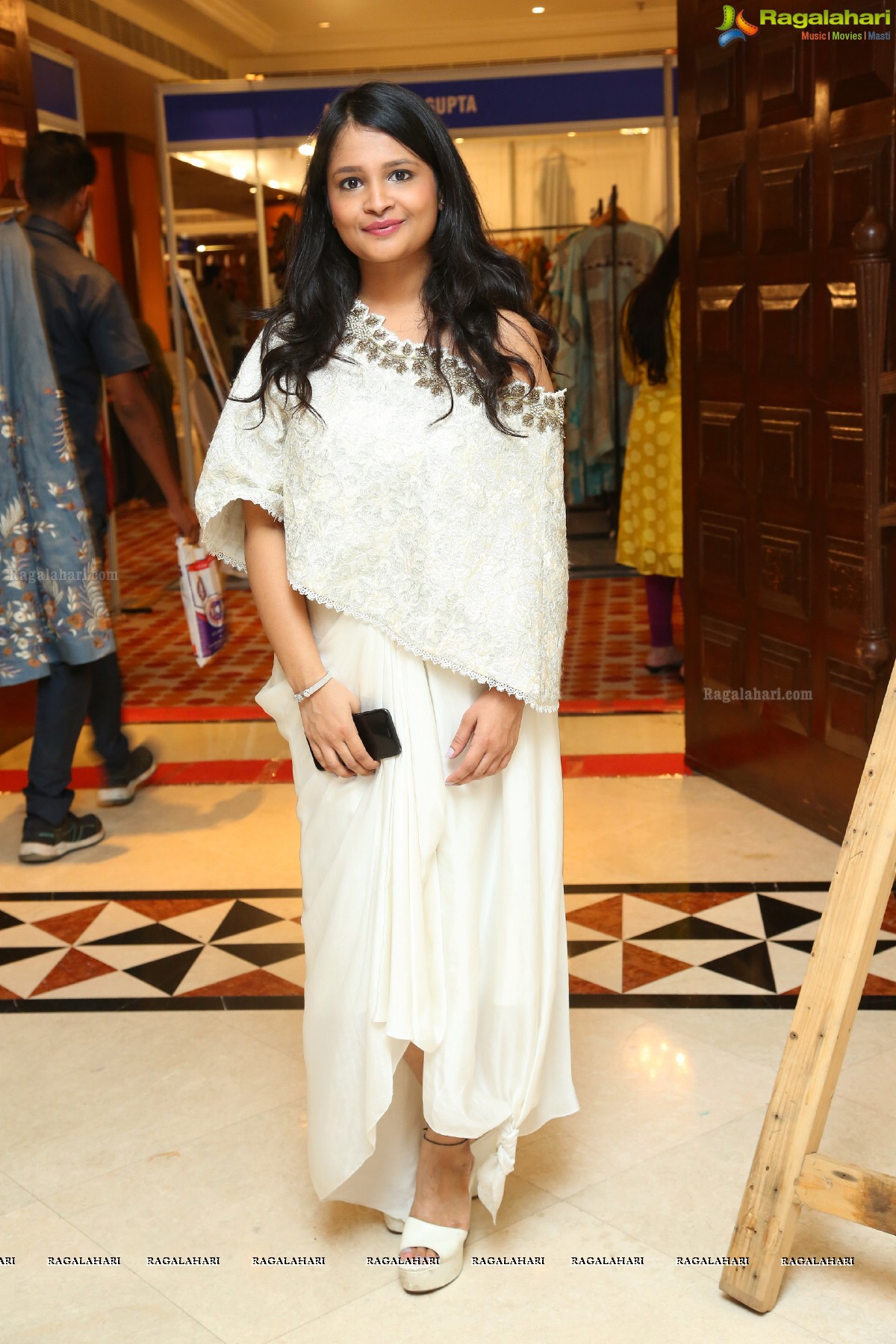 Style Session with Bollywood Stylist Esha Amin at ABsalut Style, Taj Krishna