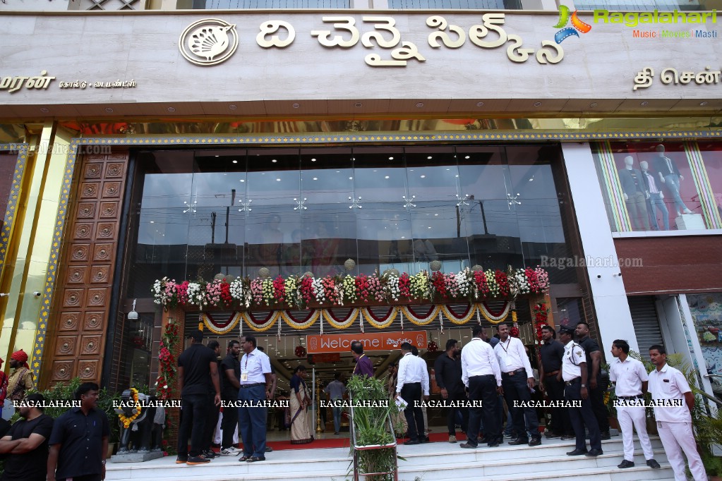Mahesh Babu launches Home Needs Section at Chennai Silks, Kukatpally, Hyderabad