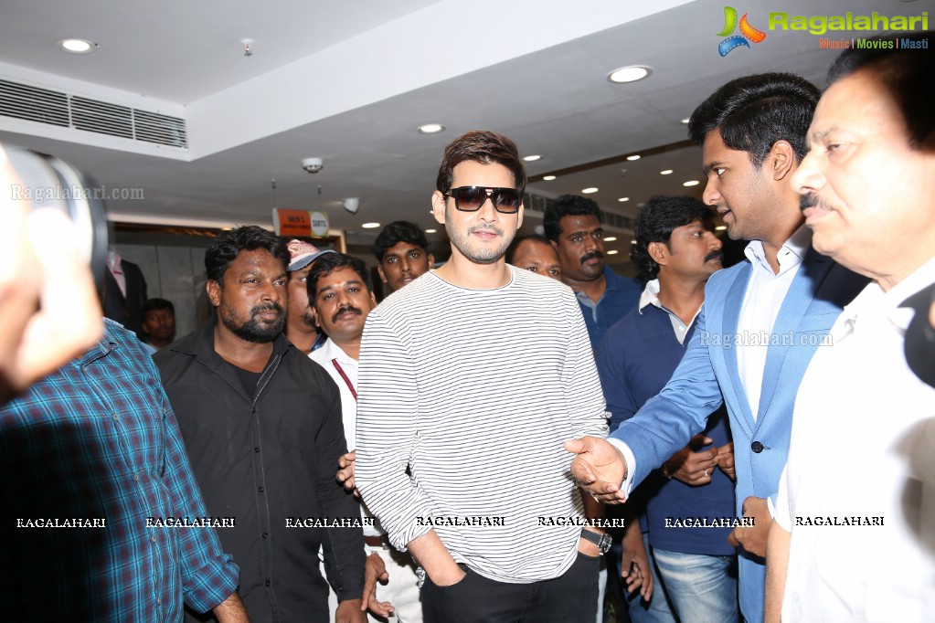 Mahesh Babu launches Home Needs Section at Chennai Silks, Kukatpally, Hyderabad