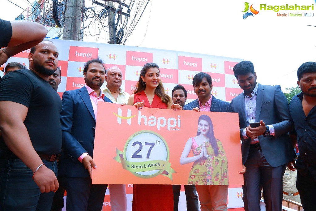 Kajal launches Happi Mobiles at Hanumakonda