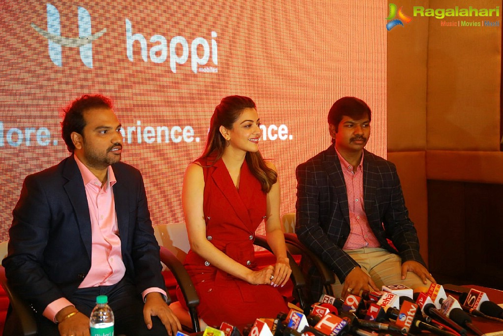 Kajal launches Happi Mobiles at Hanumakonda