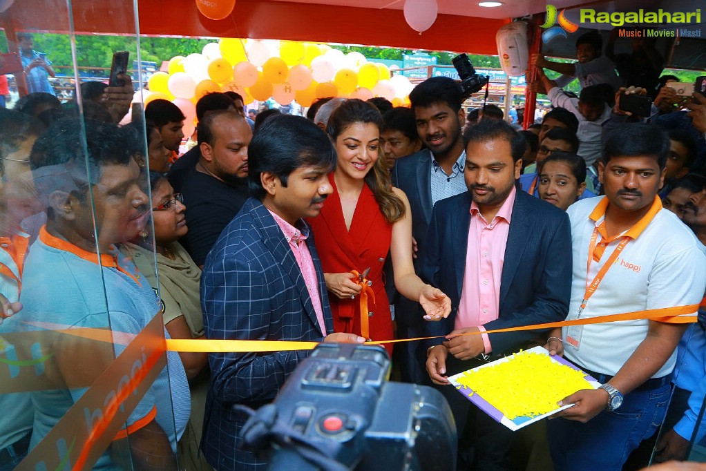 Kajal launches Happi Mobiles at Hanumakonda