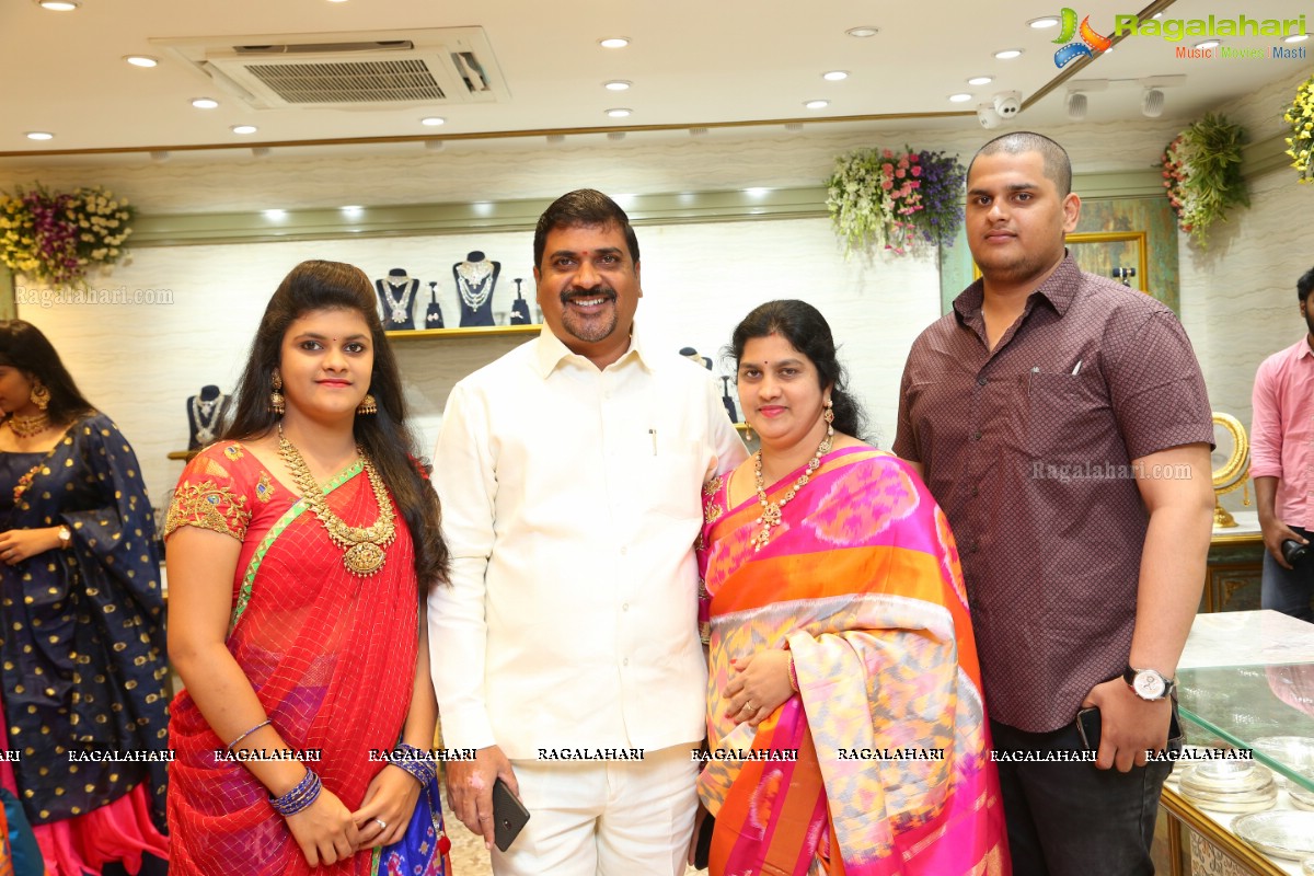 Regina Cassandra launches Hiyaa and Laasya Jewellers at AS Rao Nagar, Hyderabad