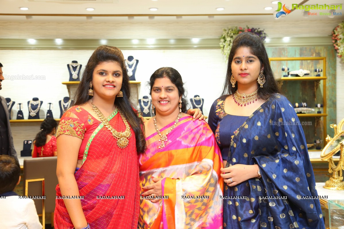 Regina Cassandra launches Hiyaa and Laasya Jewellers at AS Rao Nagar, Hyderabad