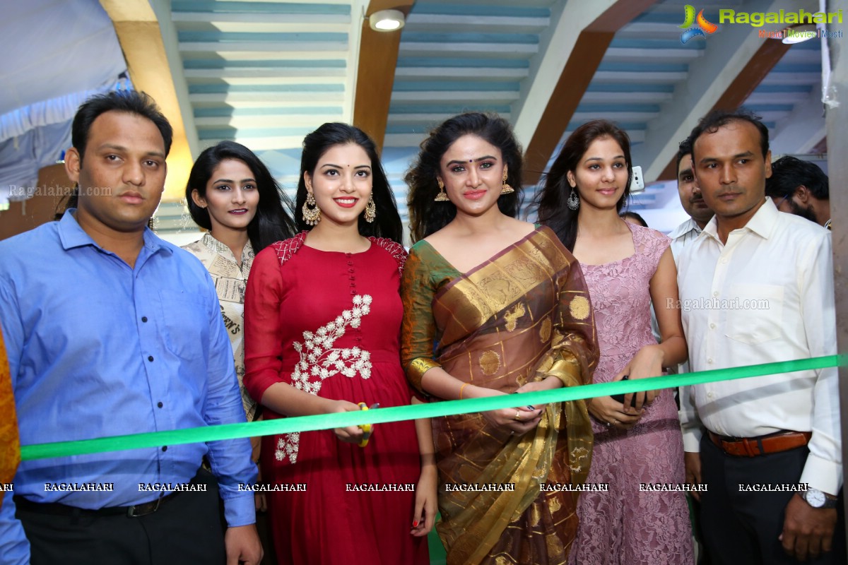 Yashu Mashetty launches Silk and Cotton Expo at Sri Satya Sai Nigamagamam