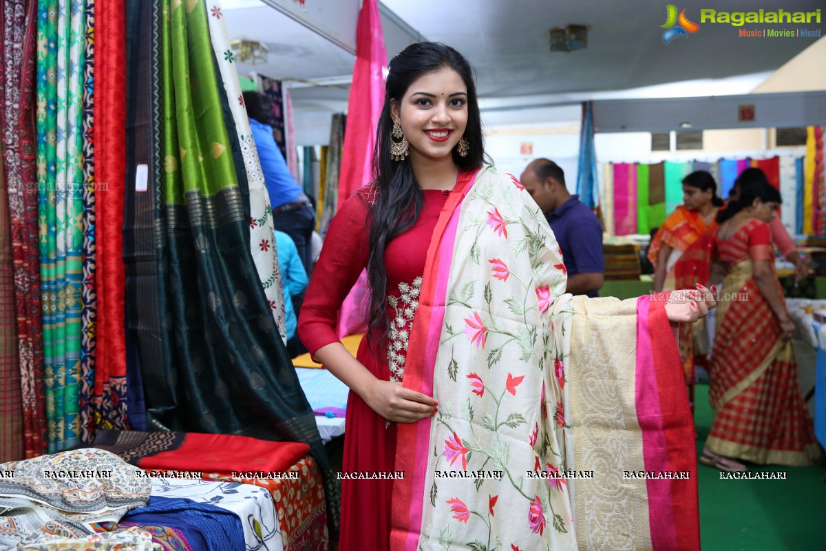 Yashu Mashetty launches Silk and Cotton Expo at Sri Satya Sai Nigamagamam