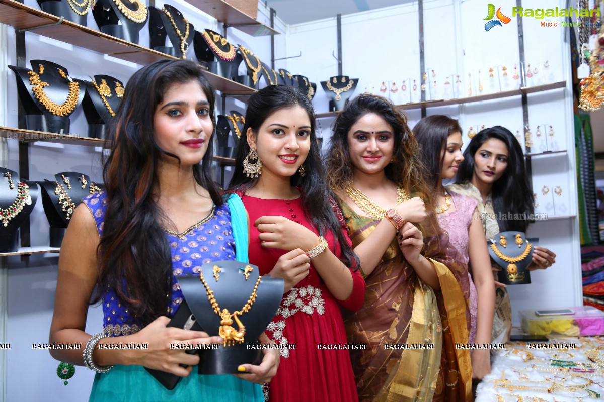 Yashu Mashetty launches Silk and Cotton Expo at Sri Satya Sai Nigamagamam