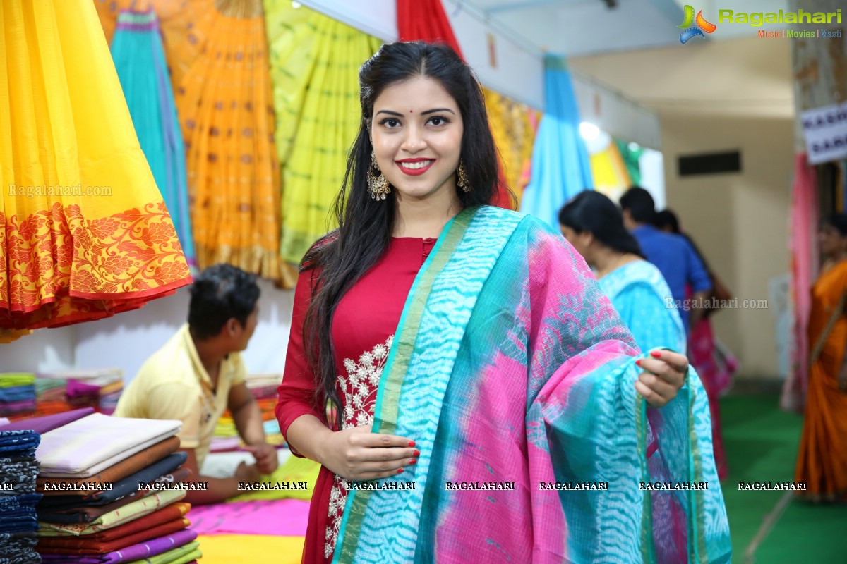 Yashu Mashetty launches Silk and Cotton Expo at Sri Satya Sai Nigamagamam