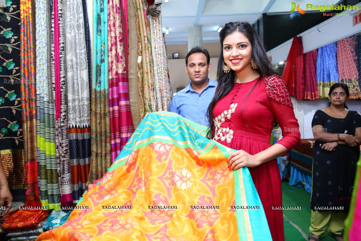 Yashu Mashetty launches Silk and Cotton Expo at Sri Satya Sai Nigamagamam