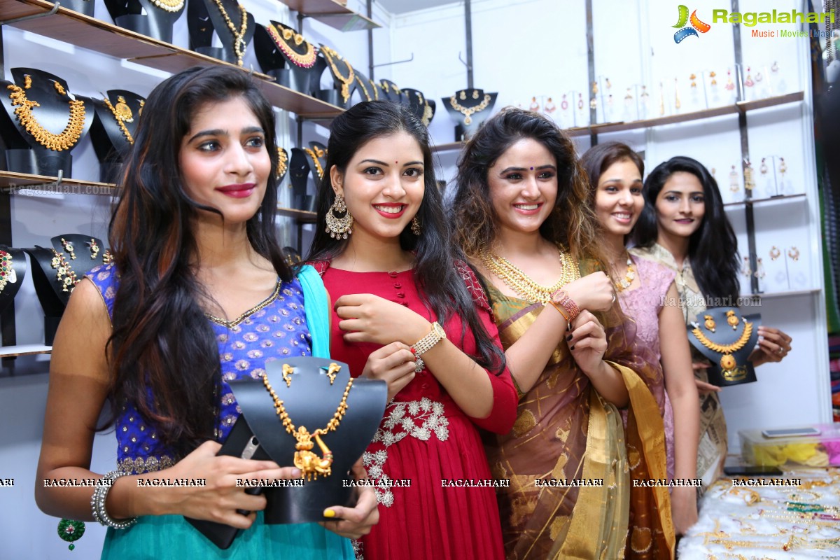 Yashu Mashetty launches Silk and Cotton Expo at Sri Satya Sai Nigamagamam