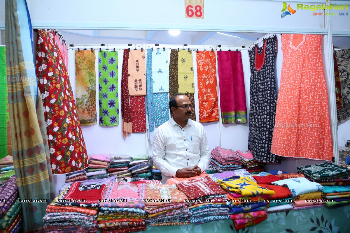 Yashu Mashetty launches Silk and Cotton Expo at Sri Satya Sai Nigamagamam