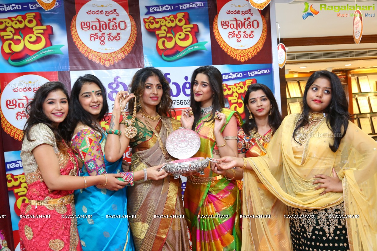 New Heritage Gold and Saree Collections Fashion Show at Chandana Brothers