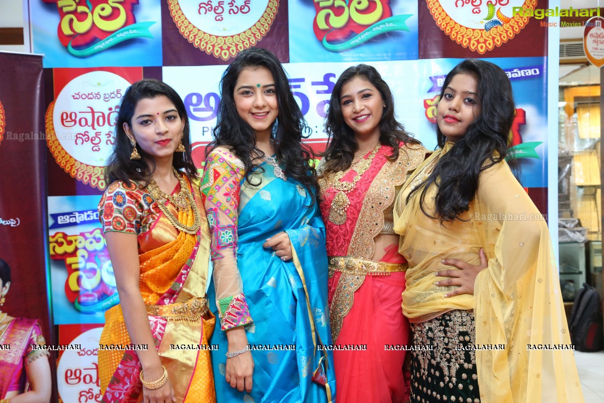 New Heritage Gold and Saree Collections Fashion Show at Chandana Brothers
