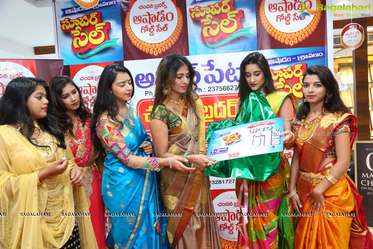 New Heritage Gold and Saree Collections Fashion Show at Chandana Brothers