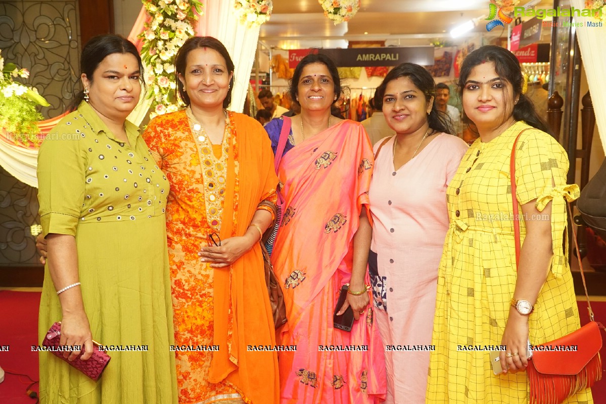 Heroine Pujita Ponnada launches Trendz Exhibition at Taj Krishna