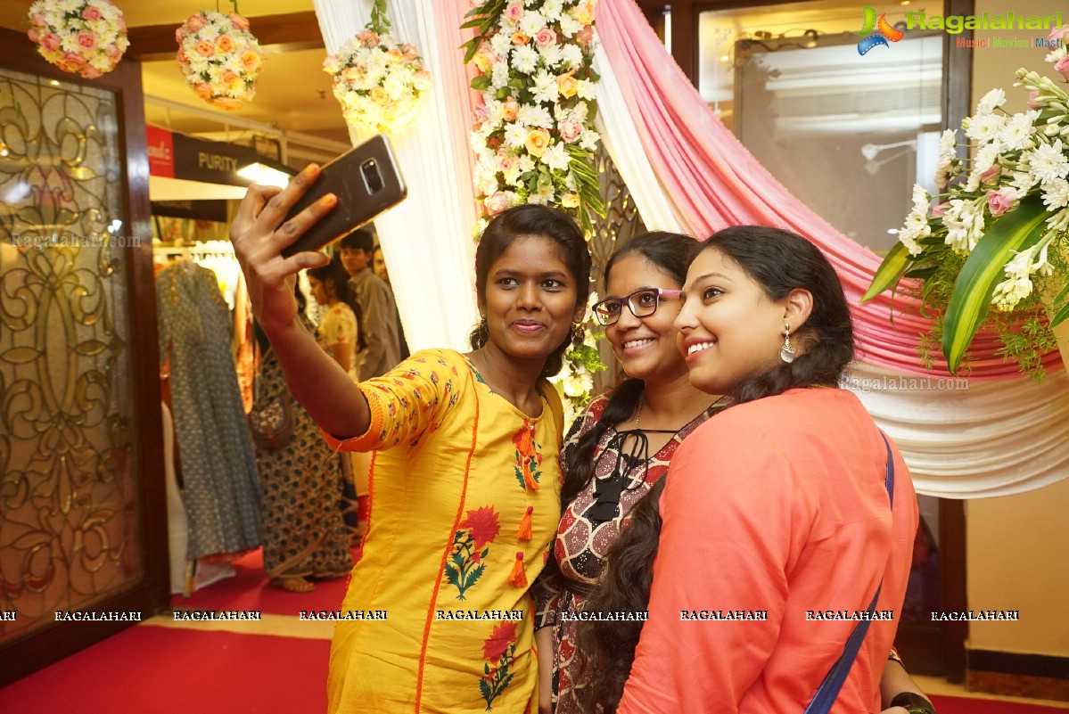 Heroine Pujita Ponnada launches Trendz Exhibition at Taj Krishna