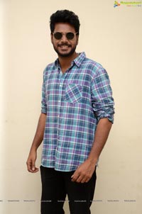 Sundeep Kishan Celebrates NVNN Success With his Fans 