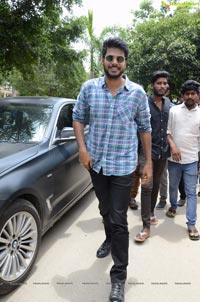 Sundeep Kishan Celebrates NVNN Success With his Fans 