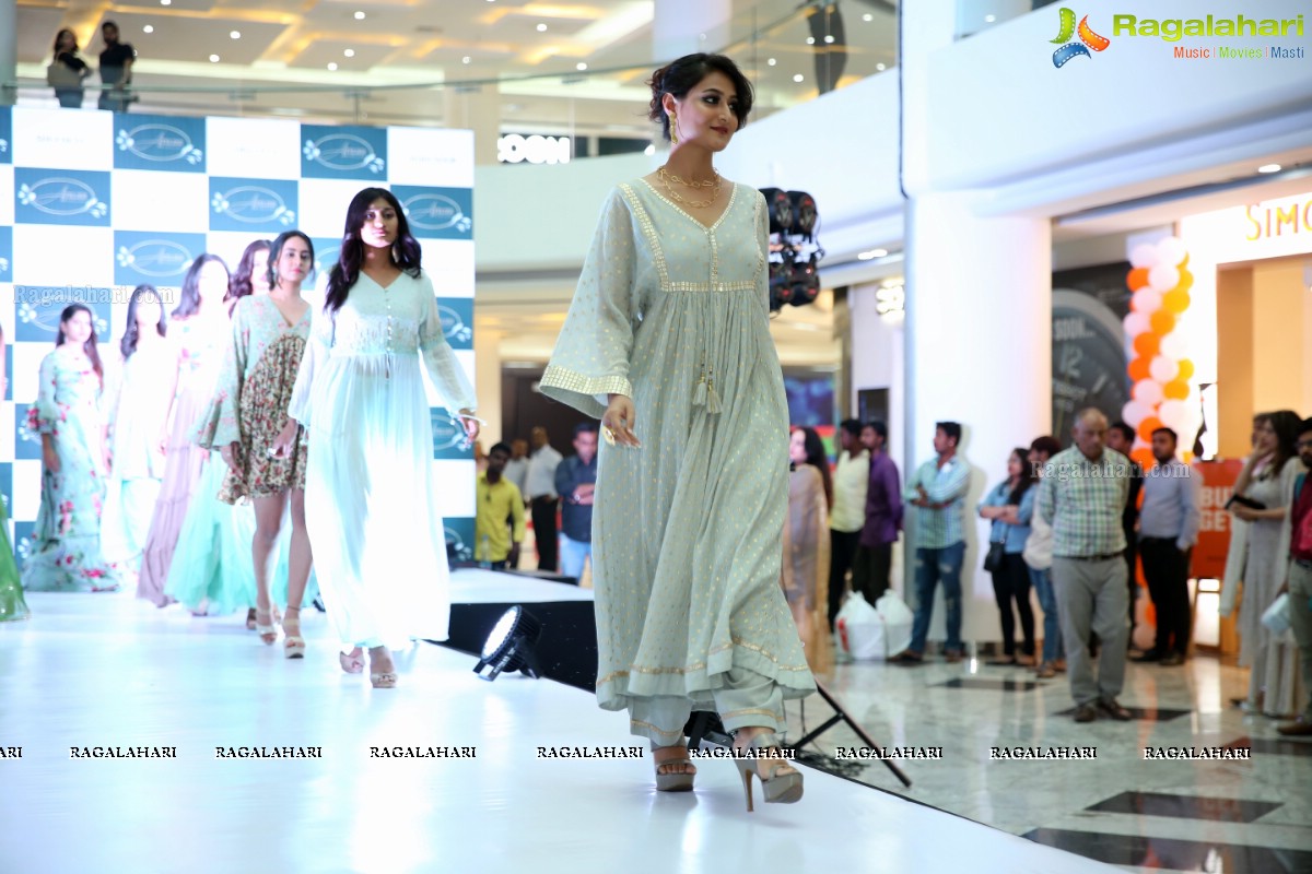 Atelier Showroom Launch With a Fashion Show at Sarath City Mall