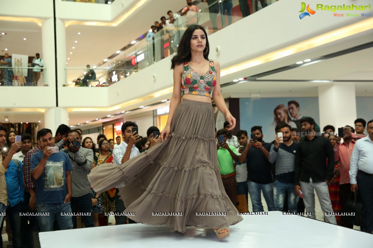 Atelier Showroom Launch With a Fashion Show at Sarath City Mall