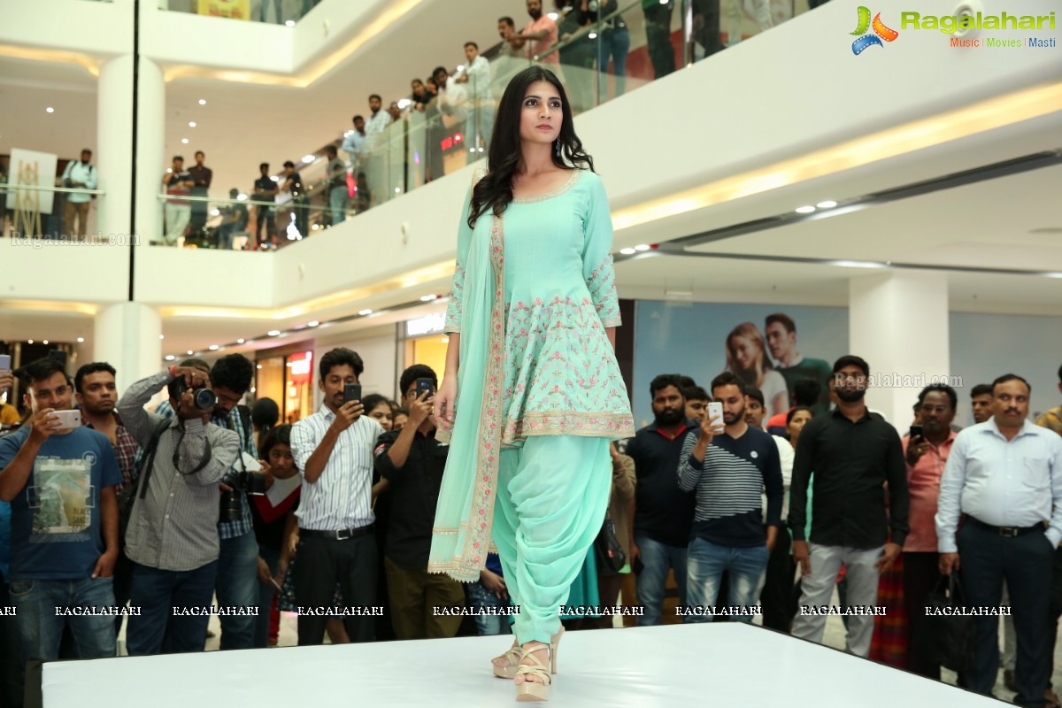 Atelier Showroom Launch With a Fashion Show at Sarath City Mall