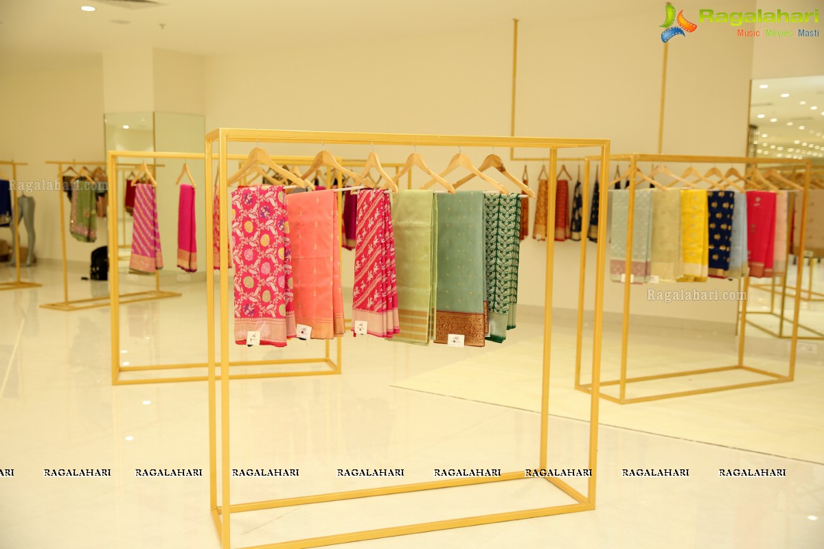 Atelier Showroom Launch With a Fashion Show at Sarath City Mall