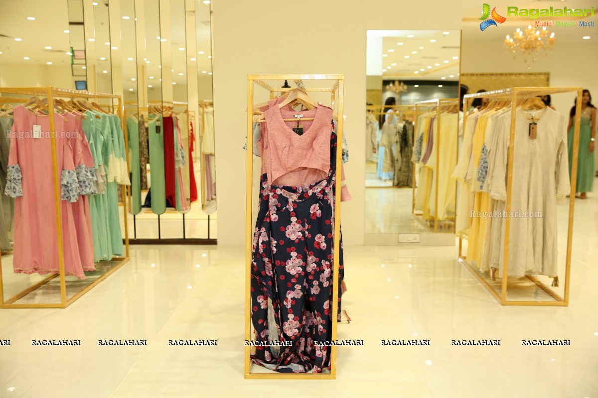 Atelier Showroom Launch With a Fashion Show at Sarath City Mall