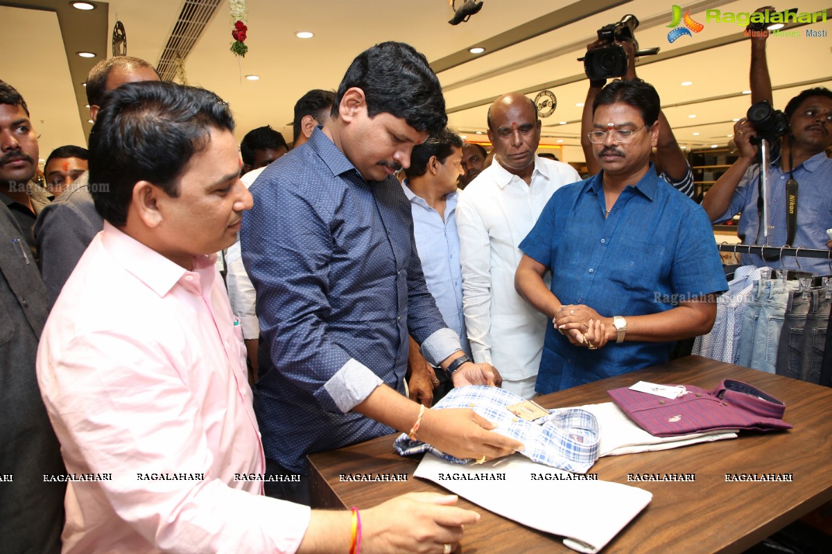 Maangalya Shopping Mall Launches It's New Store at Vanasthalipuram