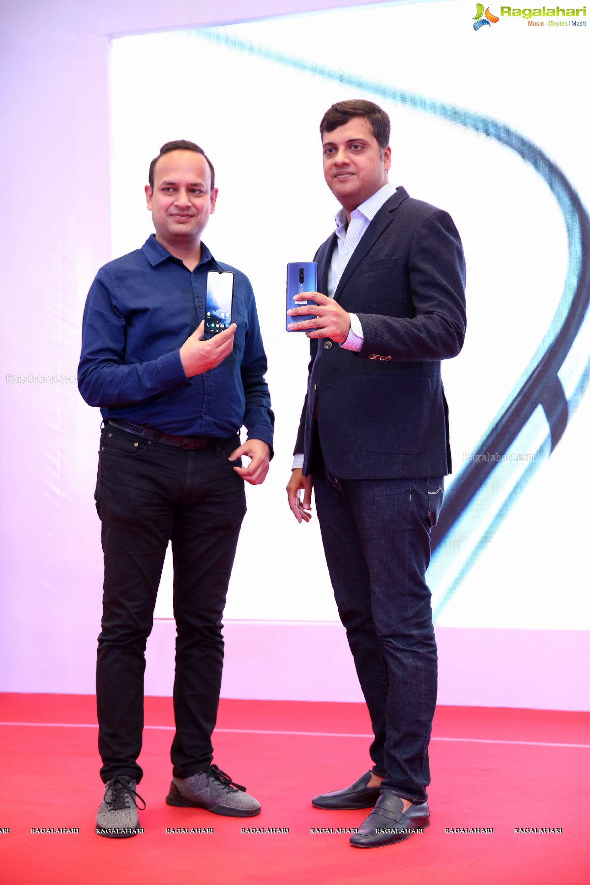 OnePlus Announces Its Partership With Bajaj Electronics