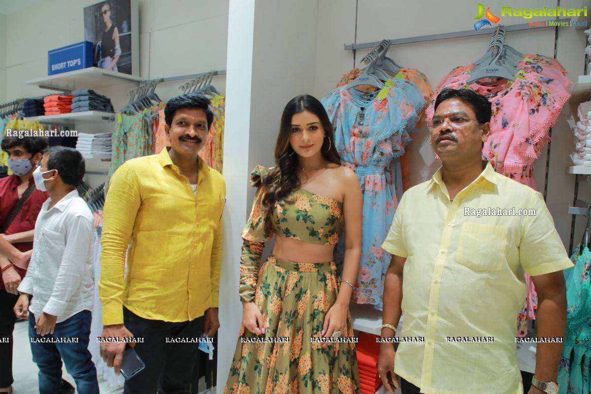 Payal Rajput Inaugurates Kasam Fashion Mall at Warangal