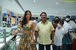 Payal Rajput Inaugurates Kasam Fashion Mall at Warangal