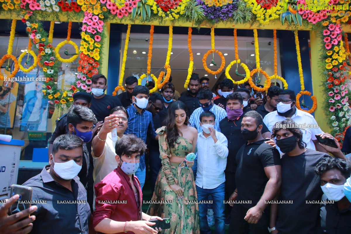 Payal Rajput Inaugurates Kasam Fashion Mall at Warangal