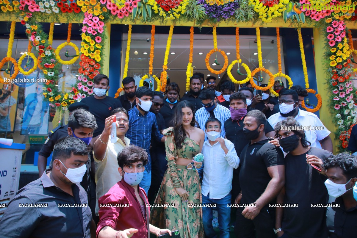 Payal Rajput Inaugurates Kasam Fashion Mall at Warangal