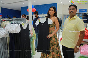 Payal Rajput Inaugurates Kasam Fashion Mall at Warangal