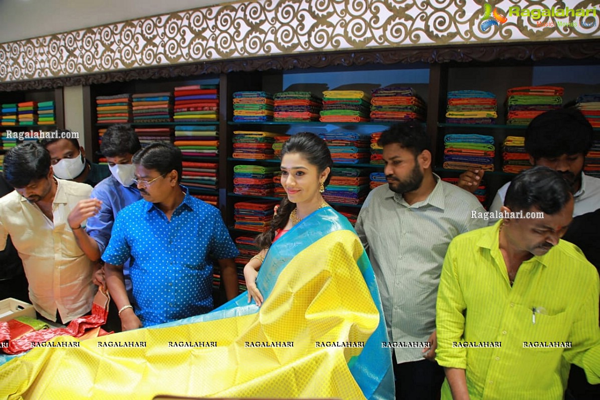 Krithi Shetty Inaugurates Maangalya Shopping Mall 10th Store at A.S.Rao Nagar