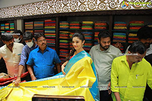 Krithi Shetty Inaugurates Maangalya Shopping Mall