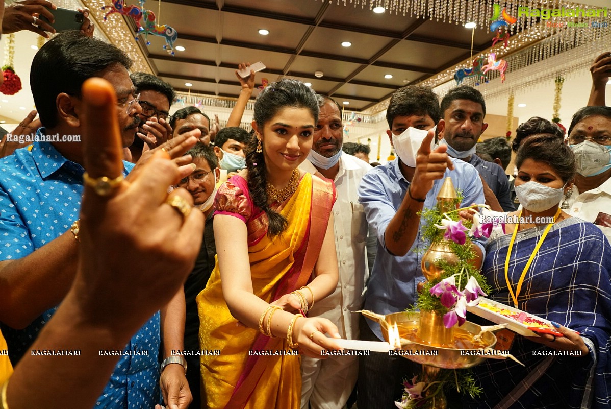 Krithi Shetty Inaugurates Maangalya Shopping Mall 10th Store at A.S.Rao Nagar