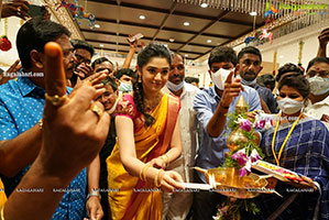 Krithi Shetty Inaugurates Maangalya Shopping Mall
