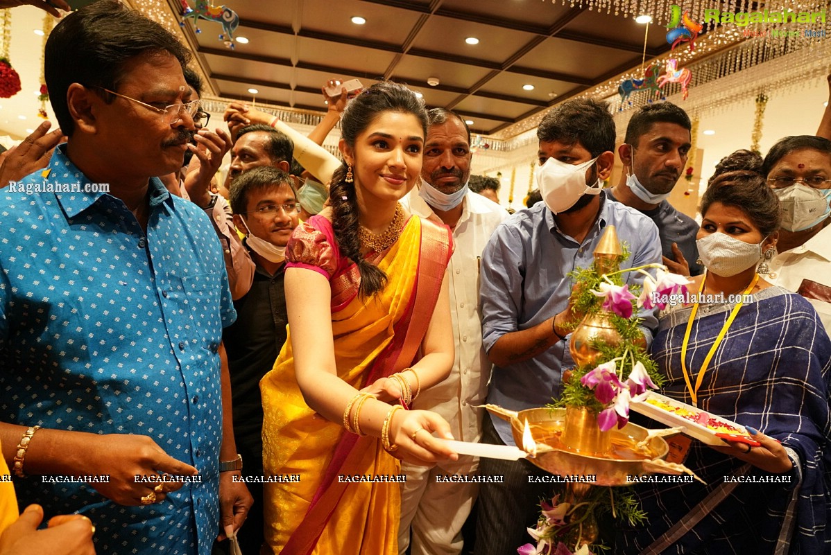 Krithi Shetty Inaugurates Maangalya Shopping Mall 10th Store at A.S.Rao Nagar