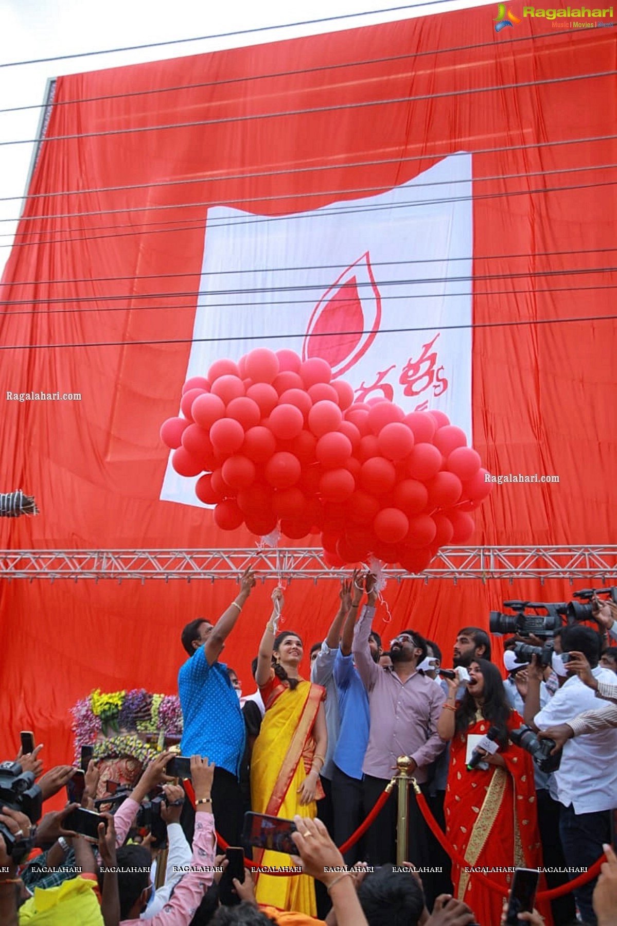 Krithi Shetty Inaugurates Maangalya Shopping Mall 10th Store at A.S.Rao Nagar