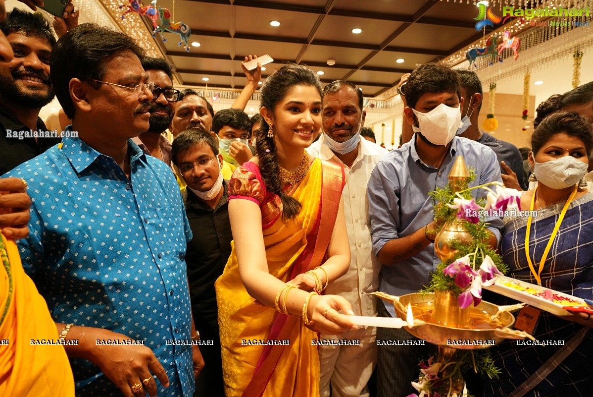 Krithi Shetty Inaugurates Maangalya Shopping Mall 10th Store at A.S.Rao Nagar