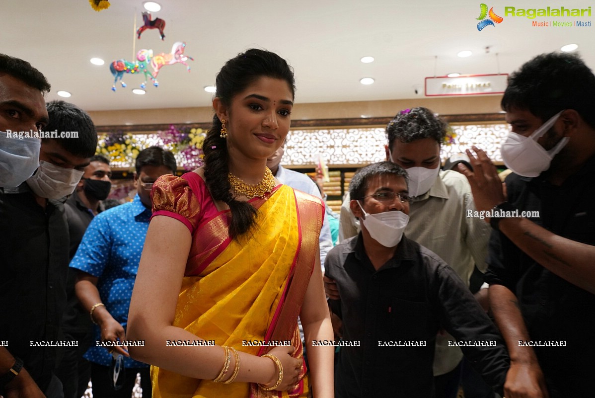 Krithi Shetty Inaugurates Maangalya Shopping Mall 10th Store at A.S.Rao Nagar