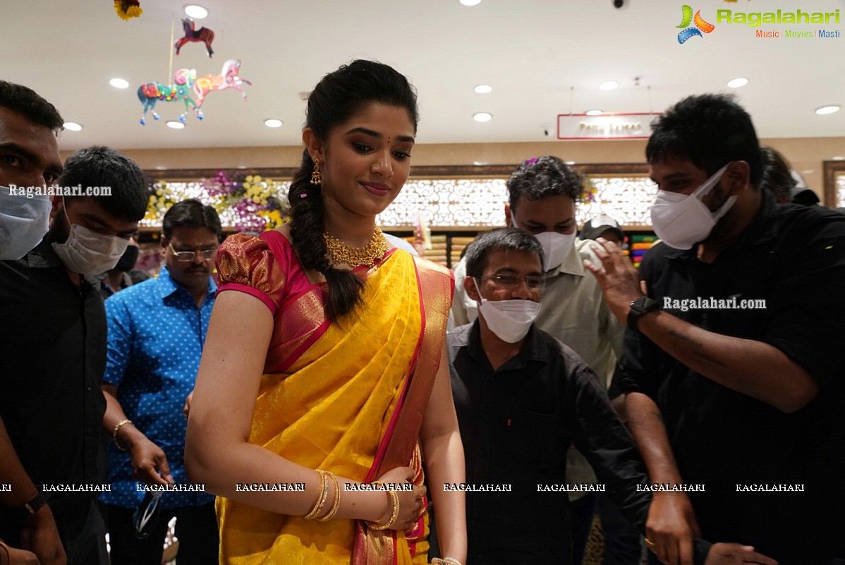 Krithi Shetty Inaugurates Maangalya Shopping Mall 10th Store at A.S.Rao Nagar