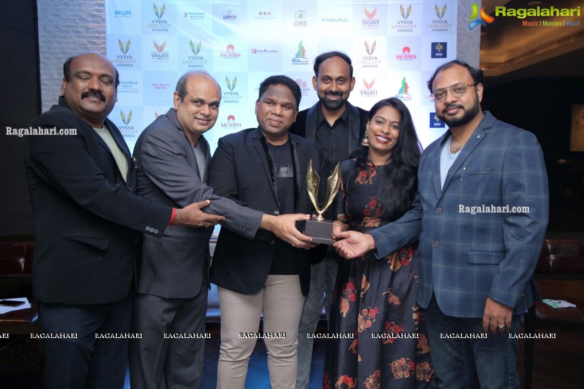 Vysya Limelight Awardes Interacting With Awardees