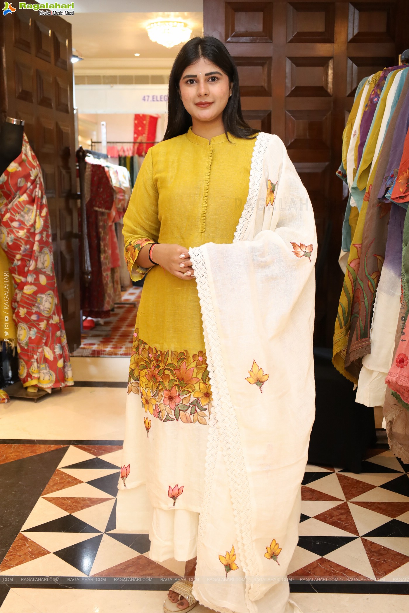 Sutraa Fashion Exhibition, Inaugurated by Kamakshi Bhaskarla at Taj Krishna