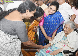 Political Leaders and Celebrities Pays Tribute To Ramoji Rao