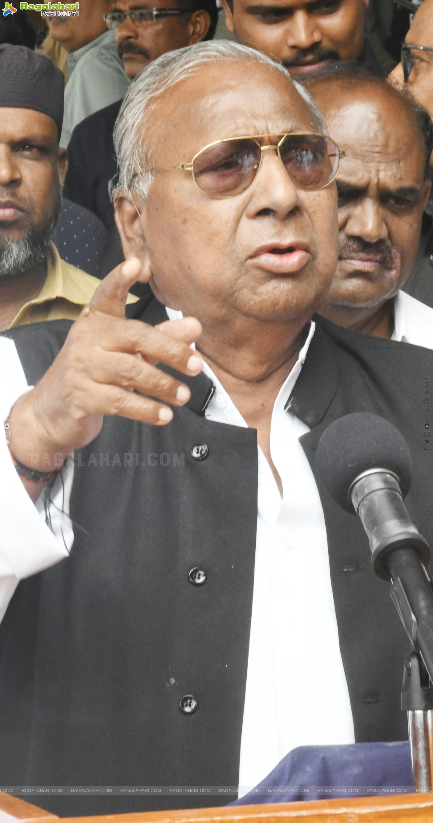 Political Leaders & Celebrities Pays Tribute To Ramoji Rao