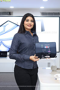Rashi Singh Launch Apple Days at Bajaj Electronics Store